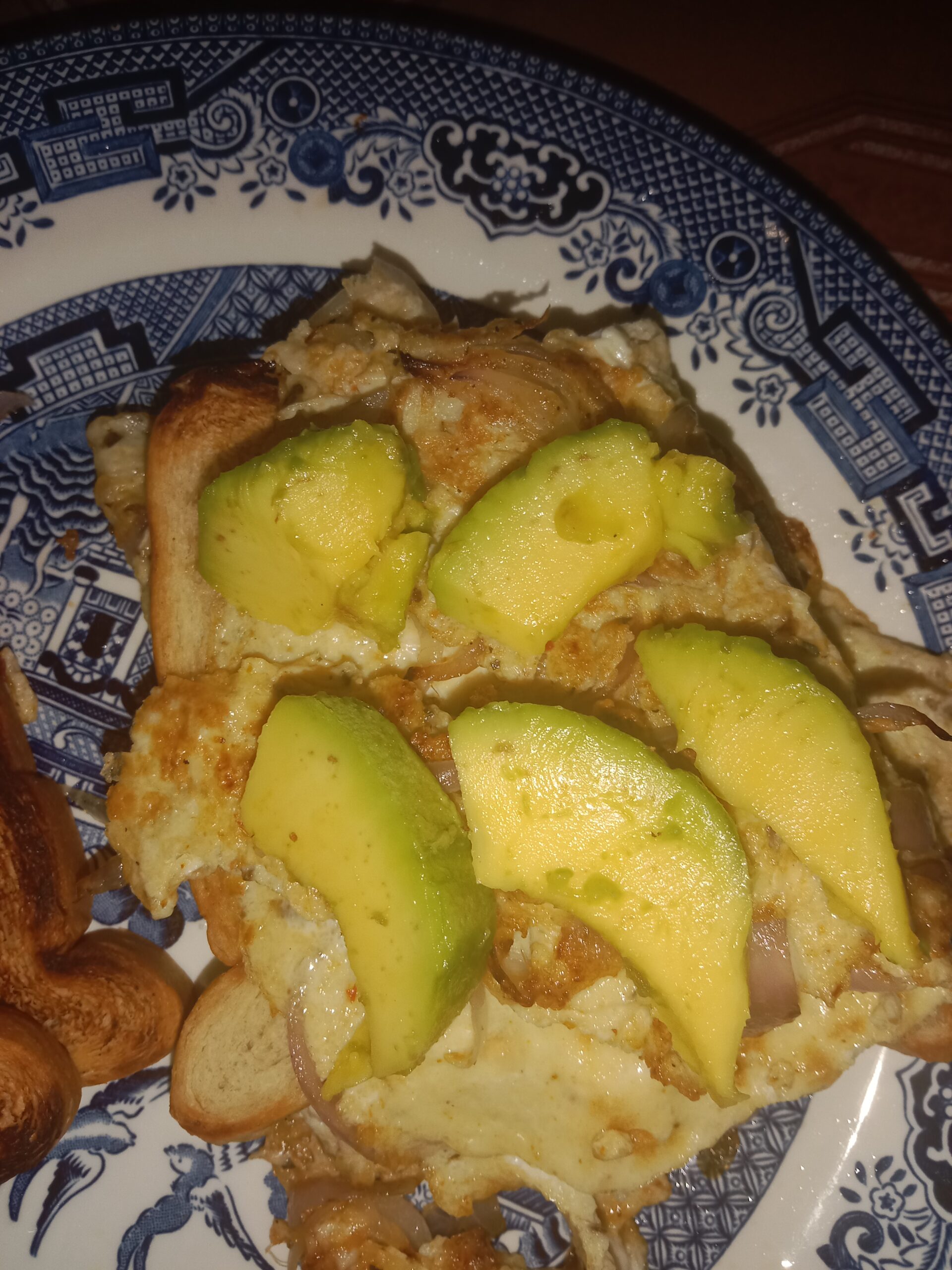 Pan toast egg & avocado sandwich